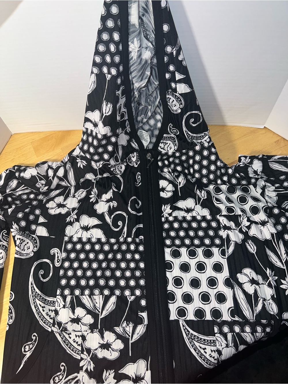 BonWorth Black and White Mixed Floral Zip Front Top